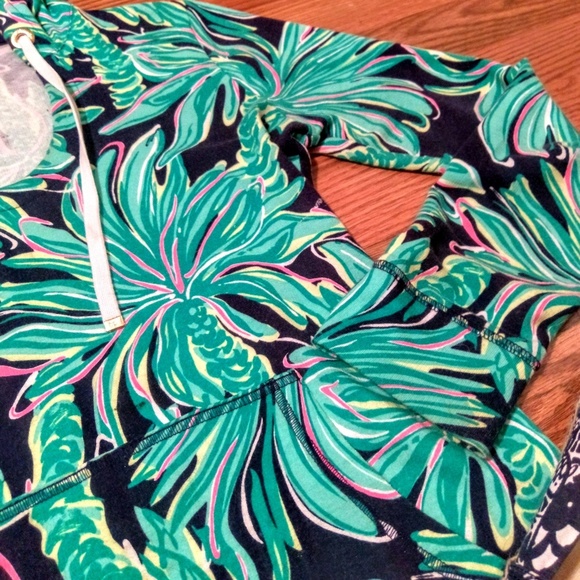 SOLD Lilly Pulitzer Hooded Popover - Picture 2 of 5